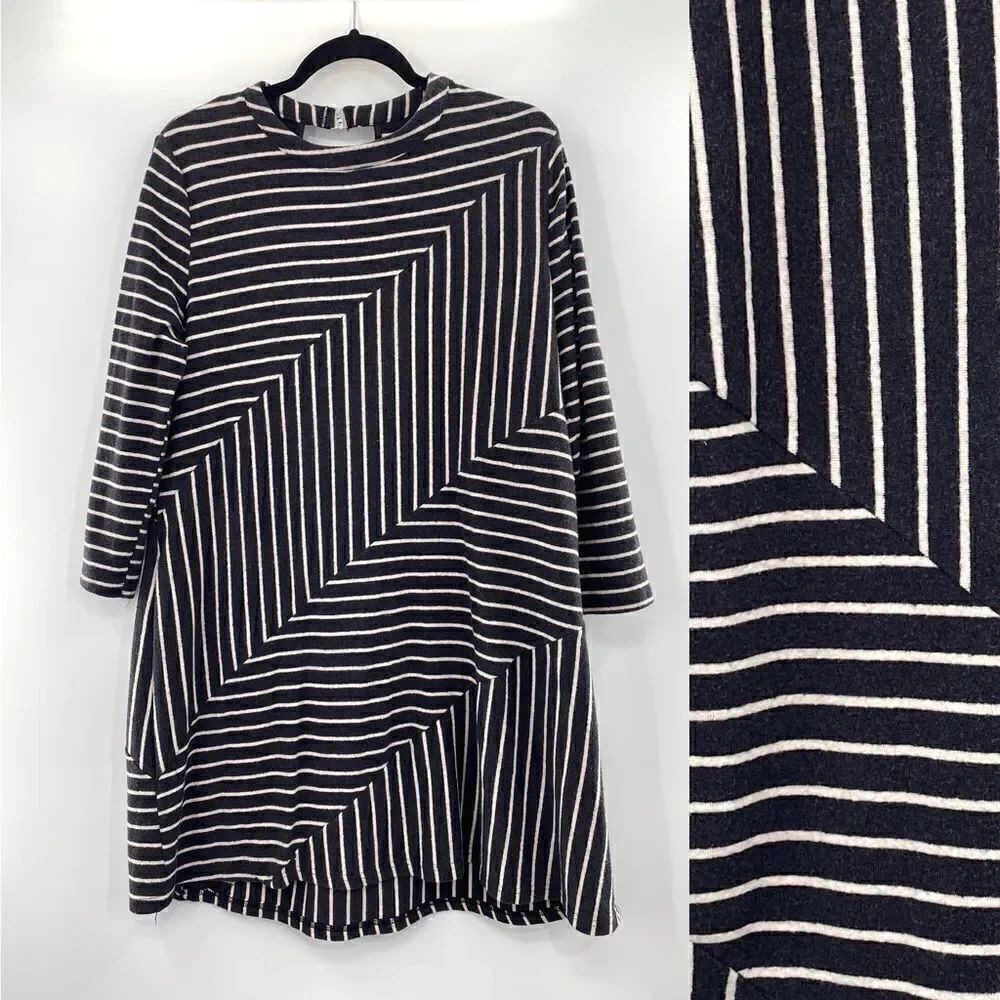 3For$20 Doe & Rae Gray/White Line Design Dress 7/8 Sleeve Size: M